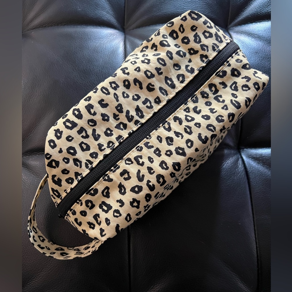 BAGGU Dopp Kit in Honey Leopard